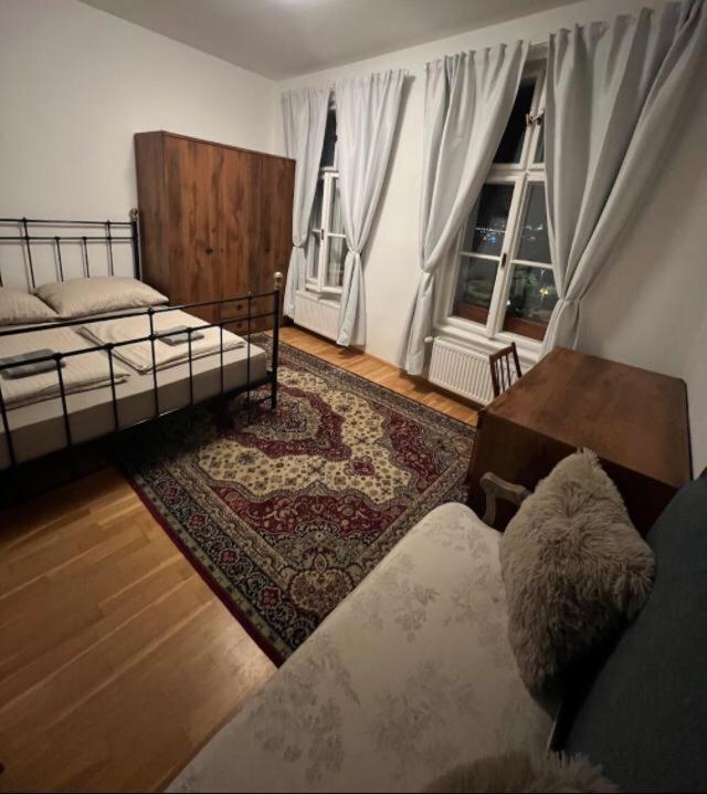 Hostel One บราติสลาวา ภายนอก รูปภาพ