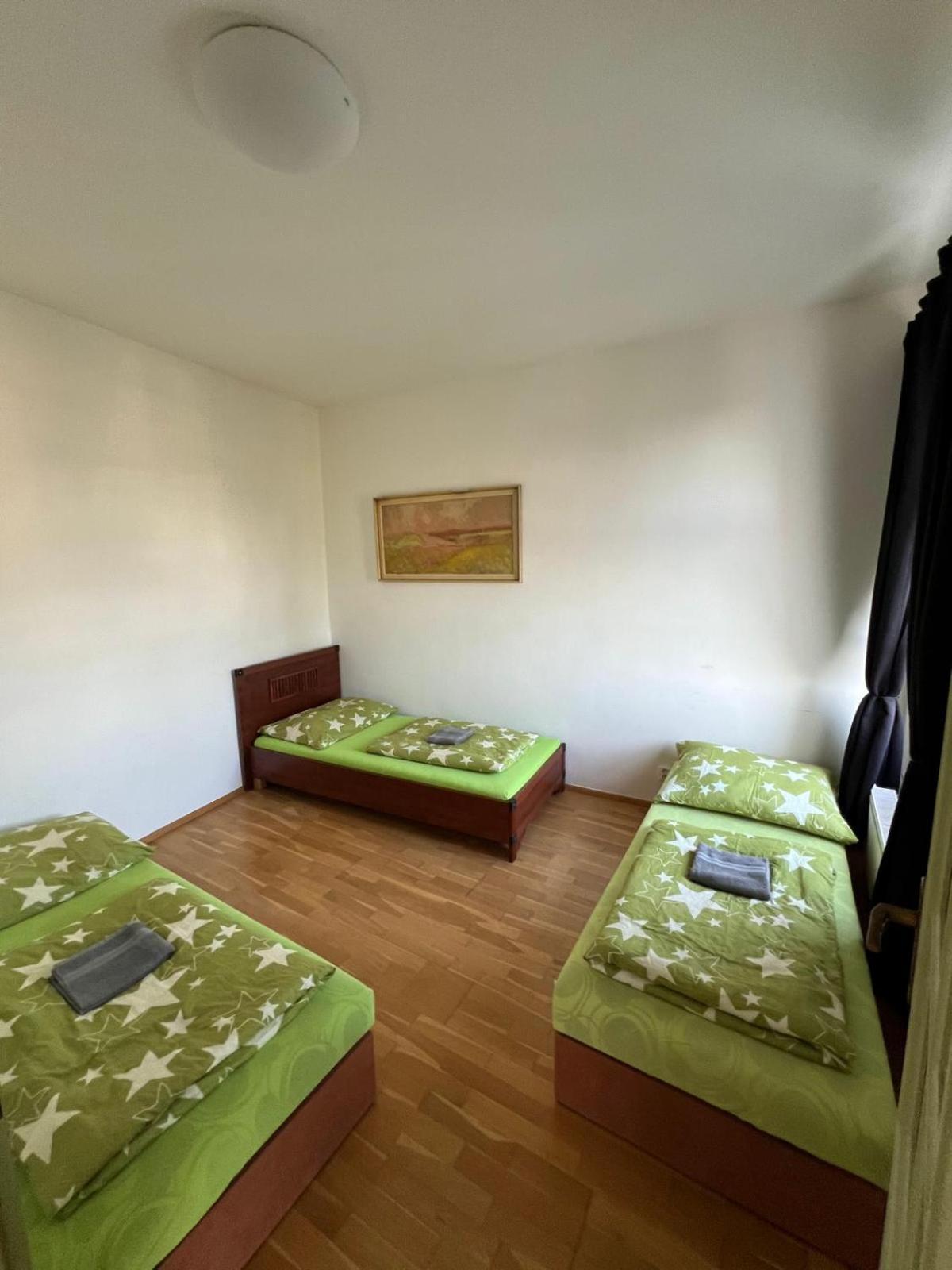 Hostel One บราติสลาวา ภายนอก รูปภาพ