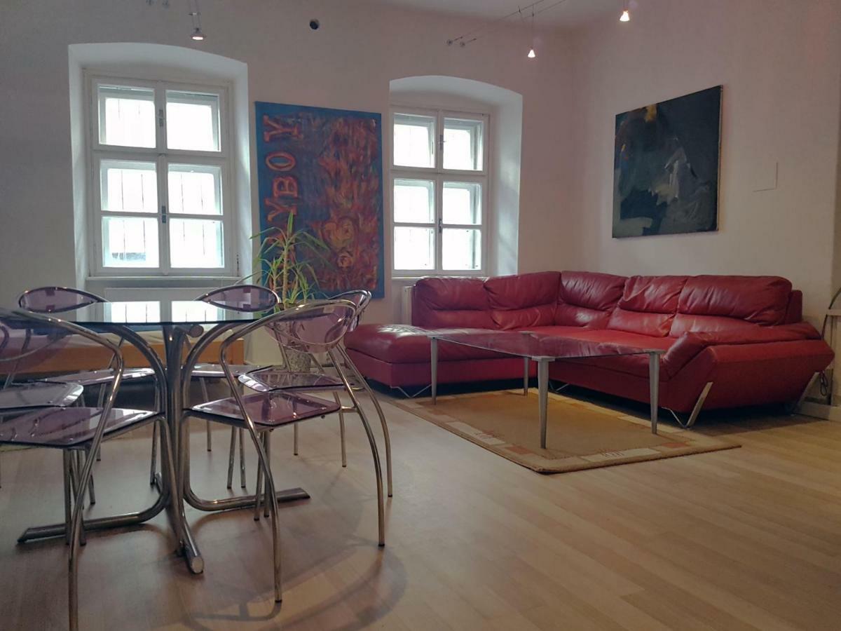 Hostel One บราติสลาวา ภายนอก รูปภาพ